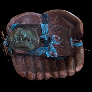 Elegant Brown Crown Bracelet with Teal Detail